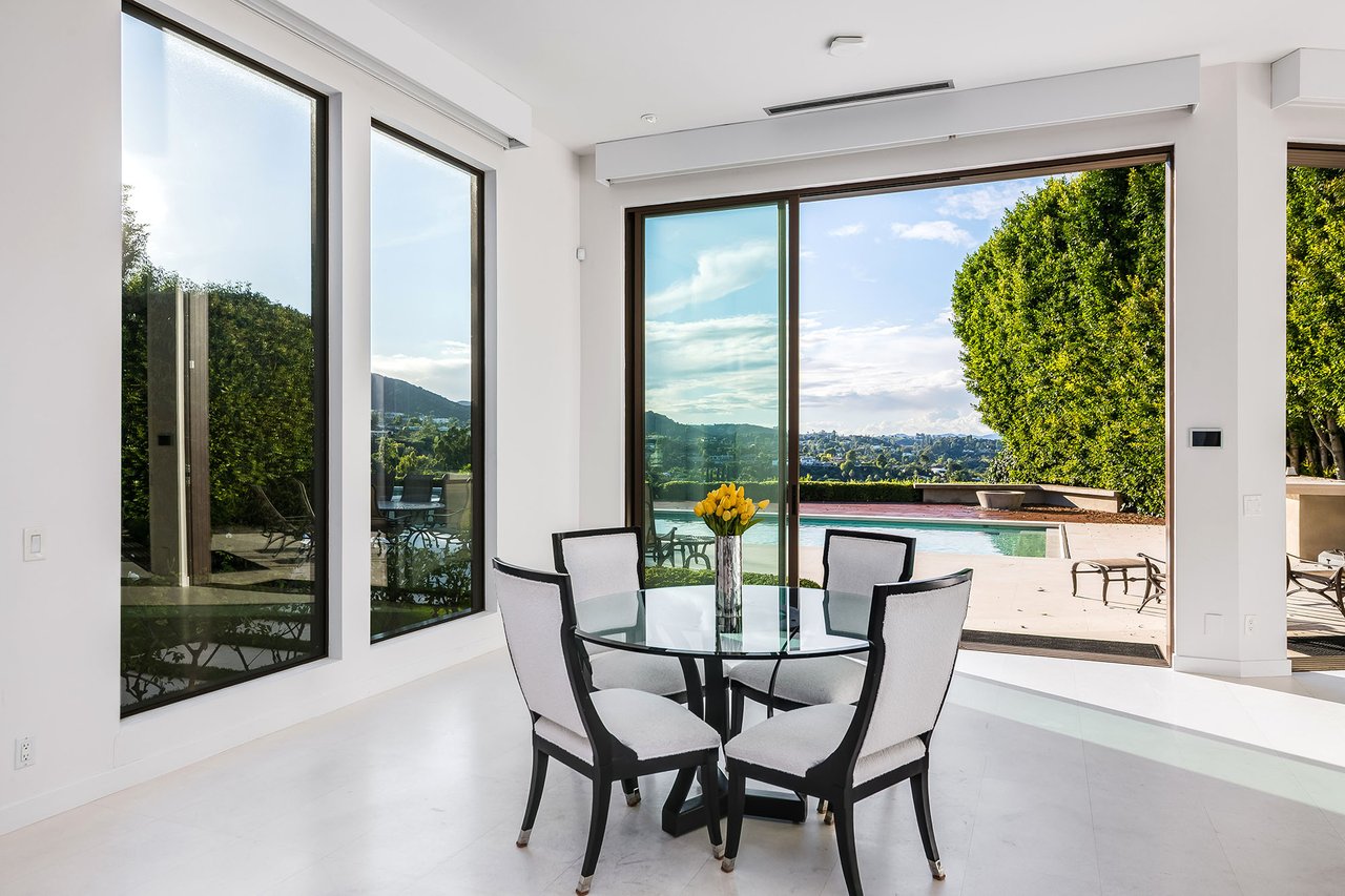 16167 Royal Oak Rd, Encino