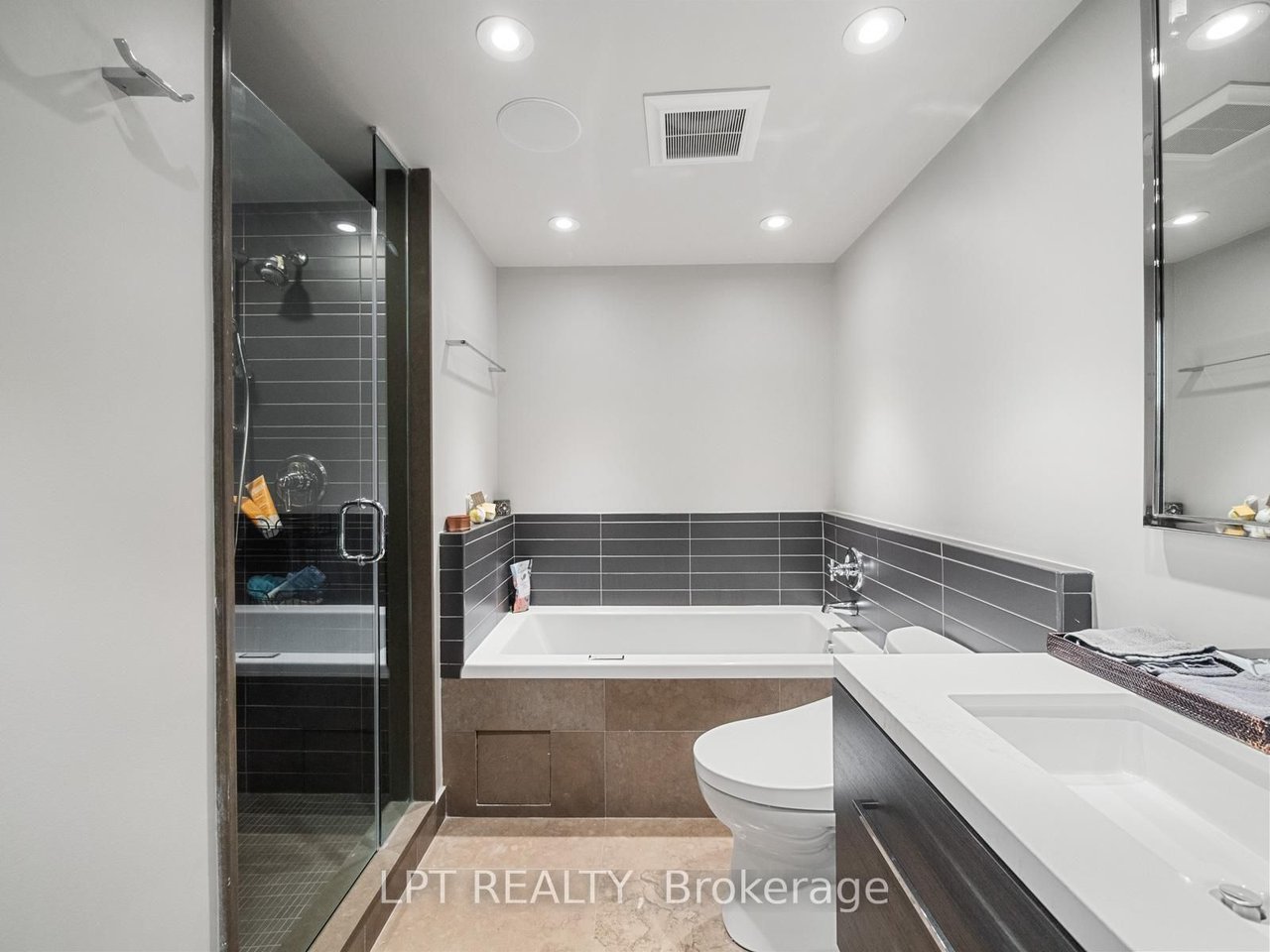 PENTHOUSE LUXURY IN KING WEST