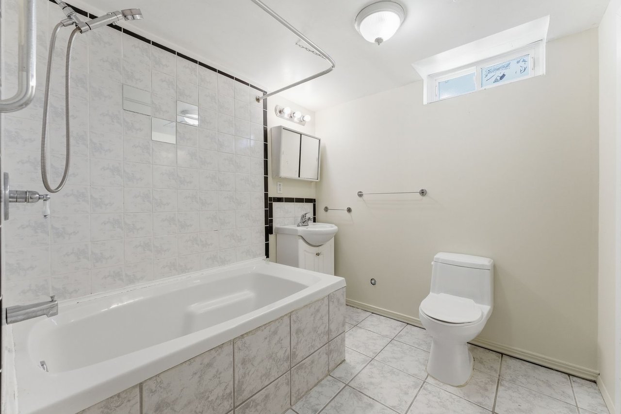 2362 Greenbank Tr