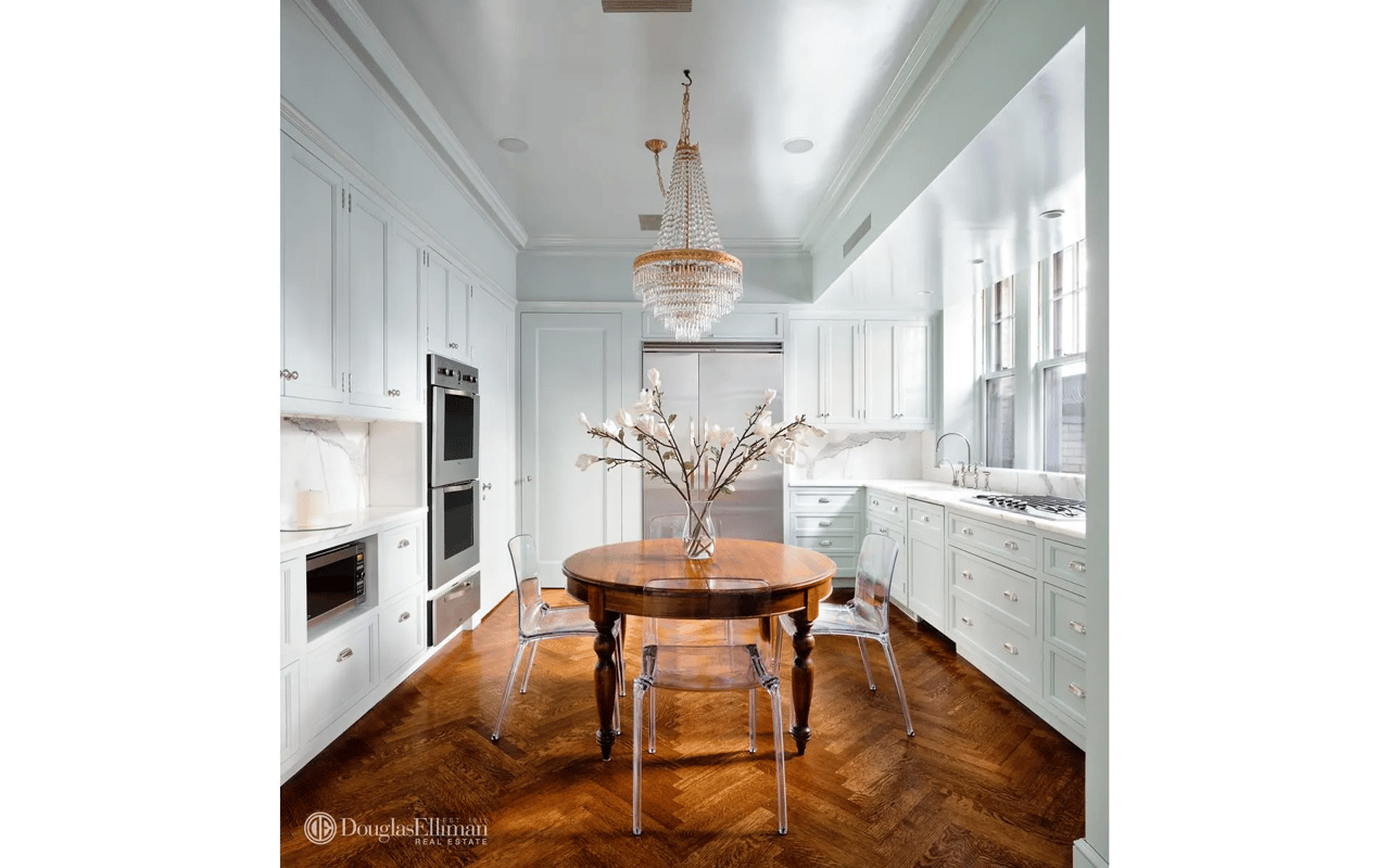 555 Park Avenue #1E