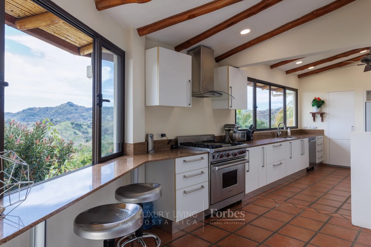 20875 - Villa Plumeria: Atenas, 3.8 Ha with Pool, Coffee Plantation & Views