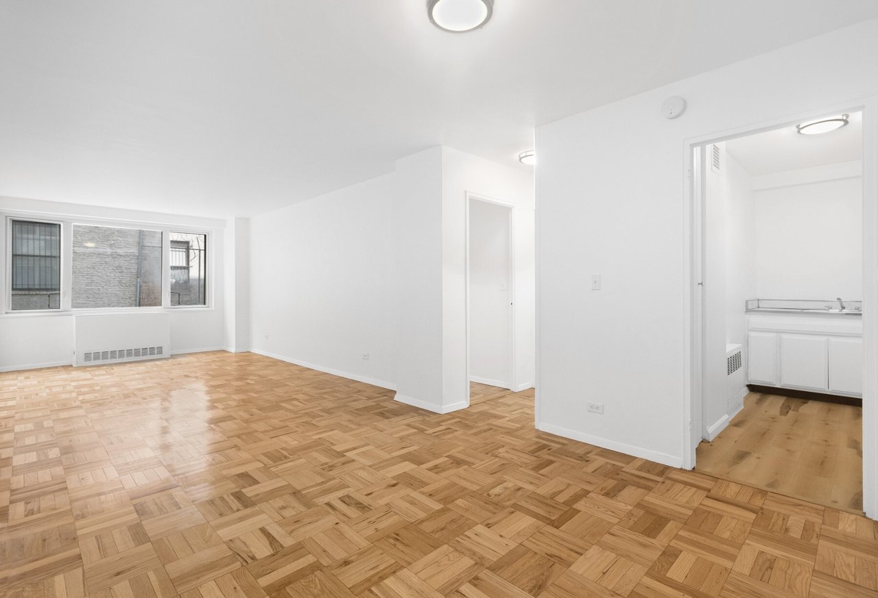 301 E 22nd Street 2R