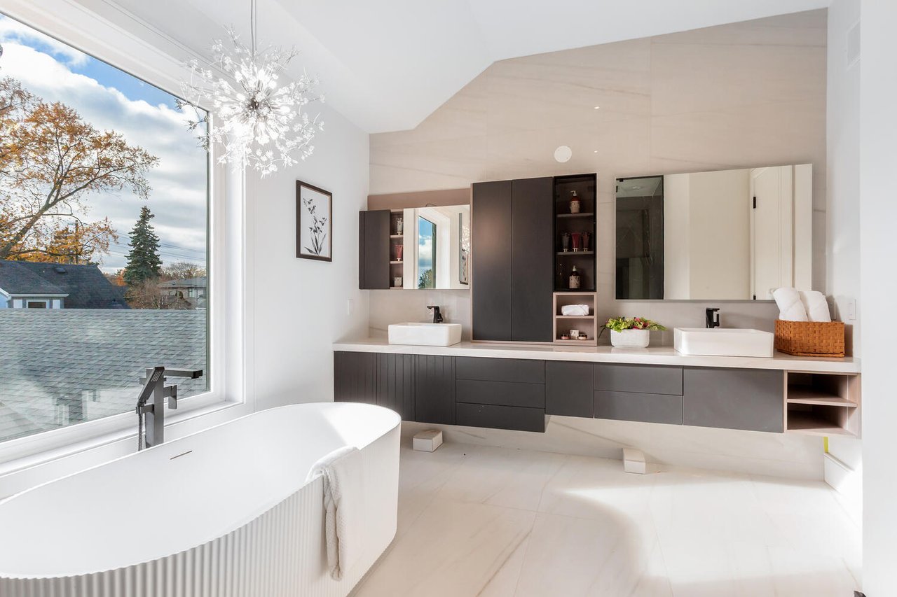 365 Jumna Ave, Mineola East