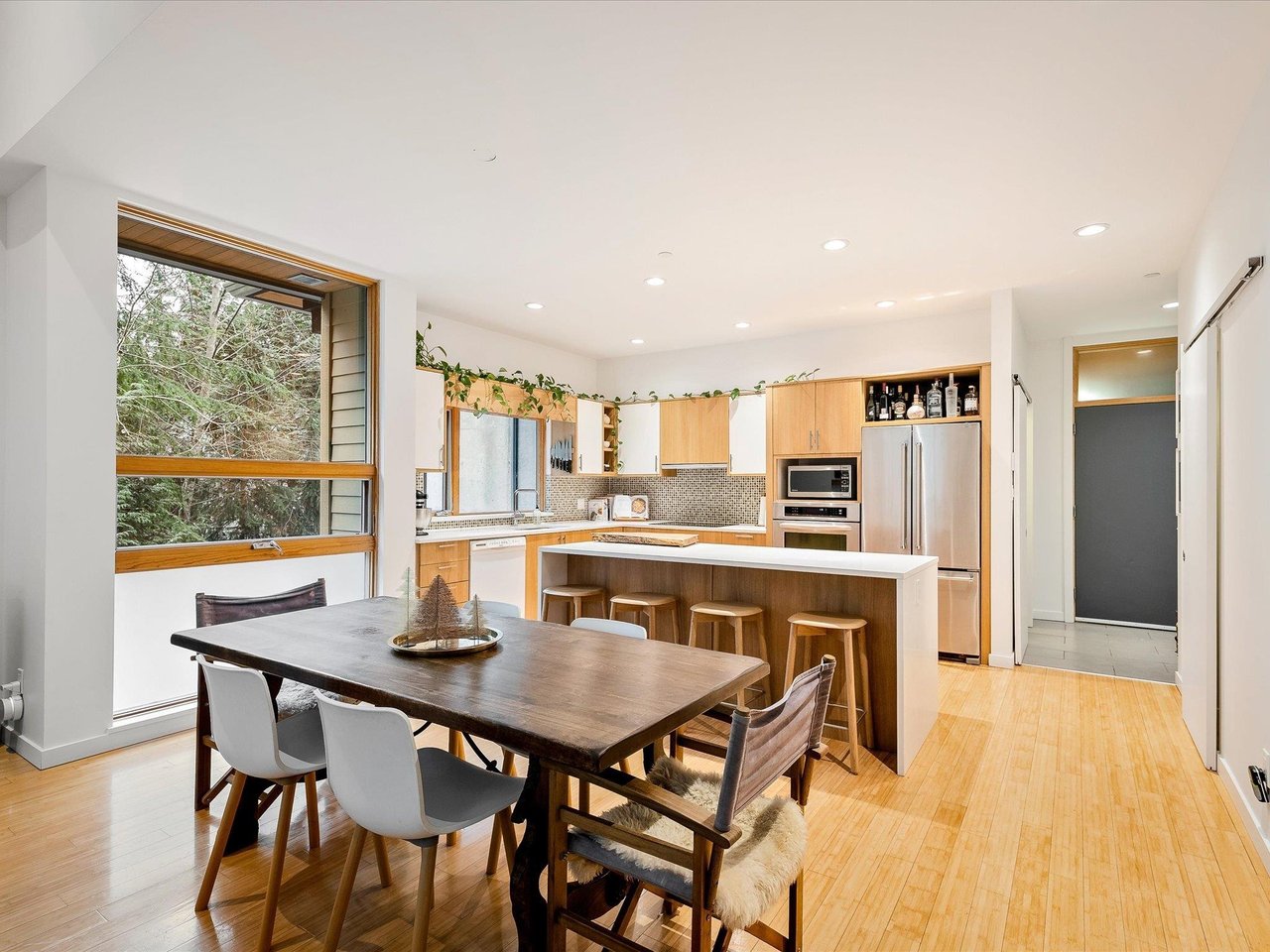 4-3276 Mamquam Rd
