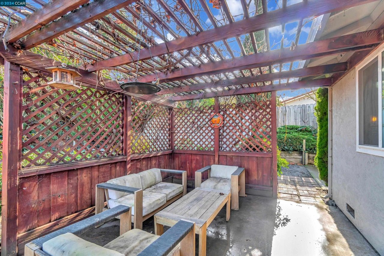2216 Bristlecone Dr