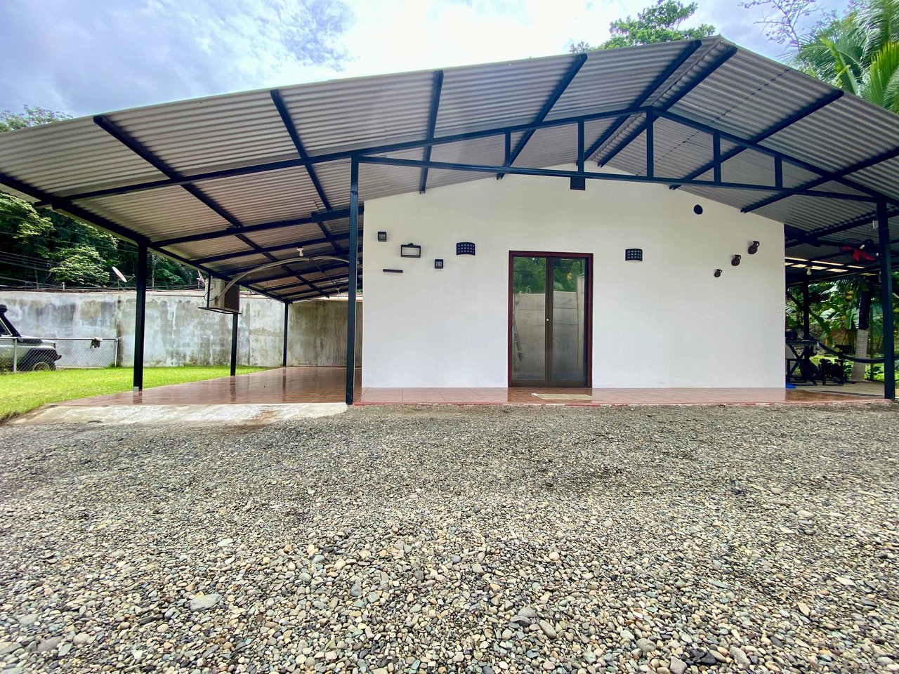 Starter Home with Hobby Shop in Ojochal, Costa Rica. Homeowner Financing Available!!