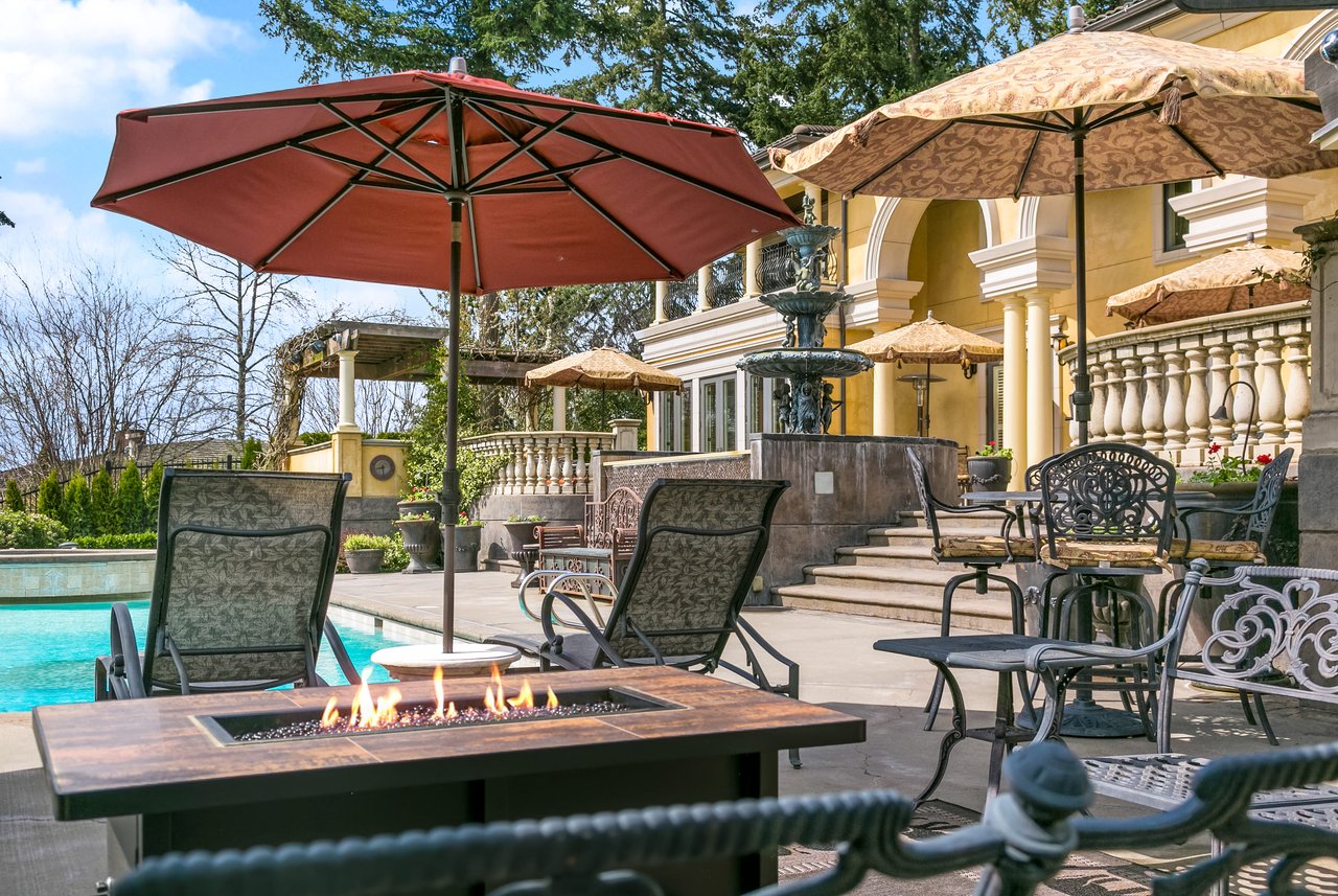 Clyde Hill Villa 