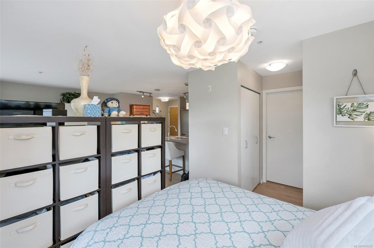 208-787 TYEE Rd, Victoria