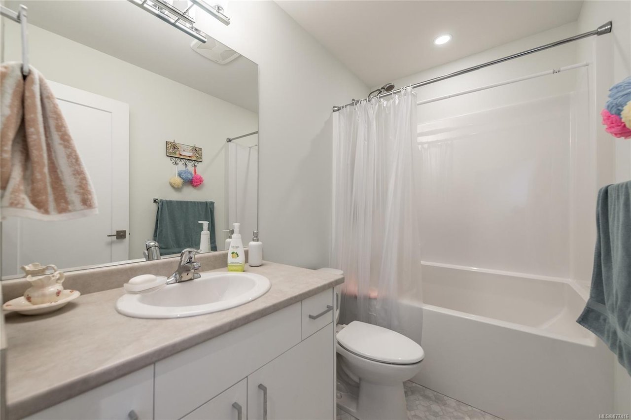 3535 Paperbark Cres