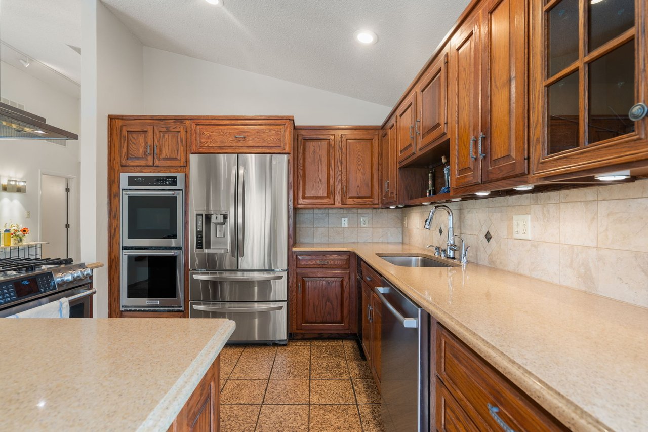 16 Wadsworth Ln Dartmouth, MA