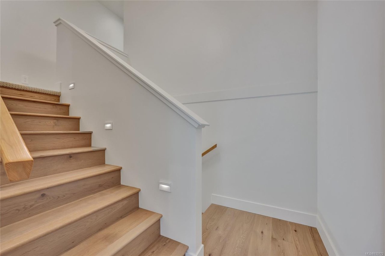 3909 Olympian Wy