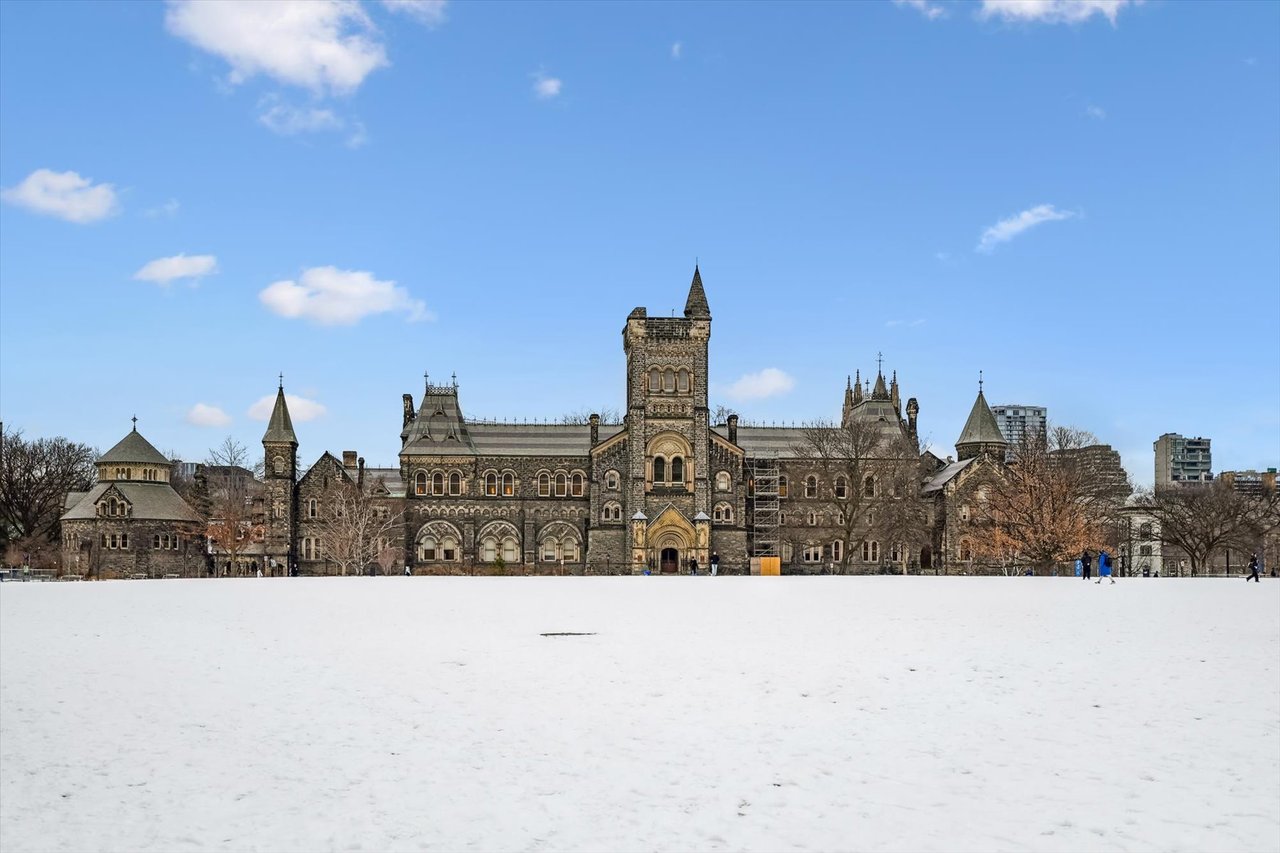 290 Bathurst St