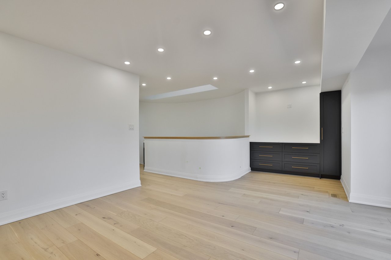 63 Tradewind Drive, Oakville