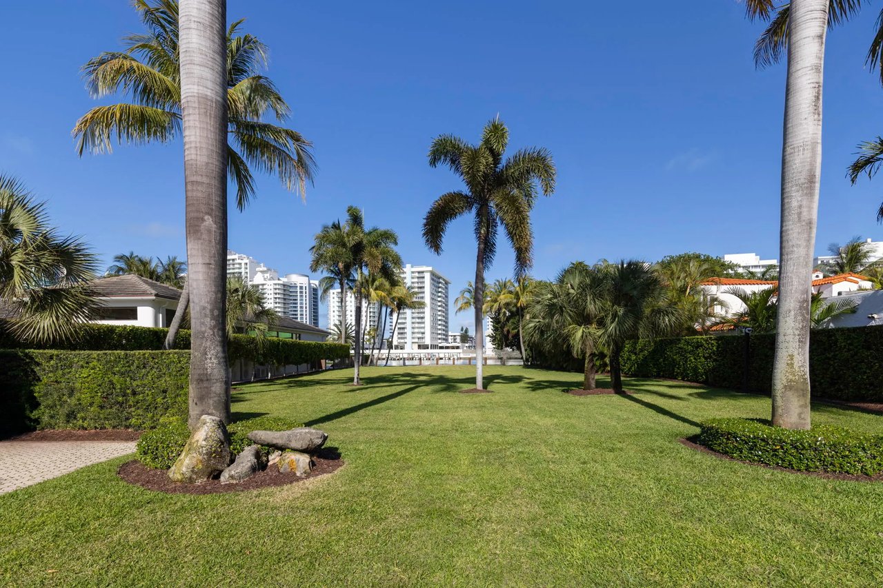 Pine Tree Drive, Miami Beach Waterfront