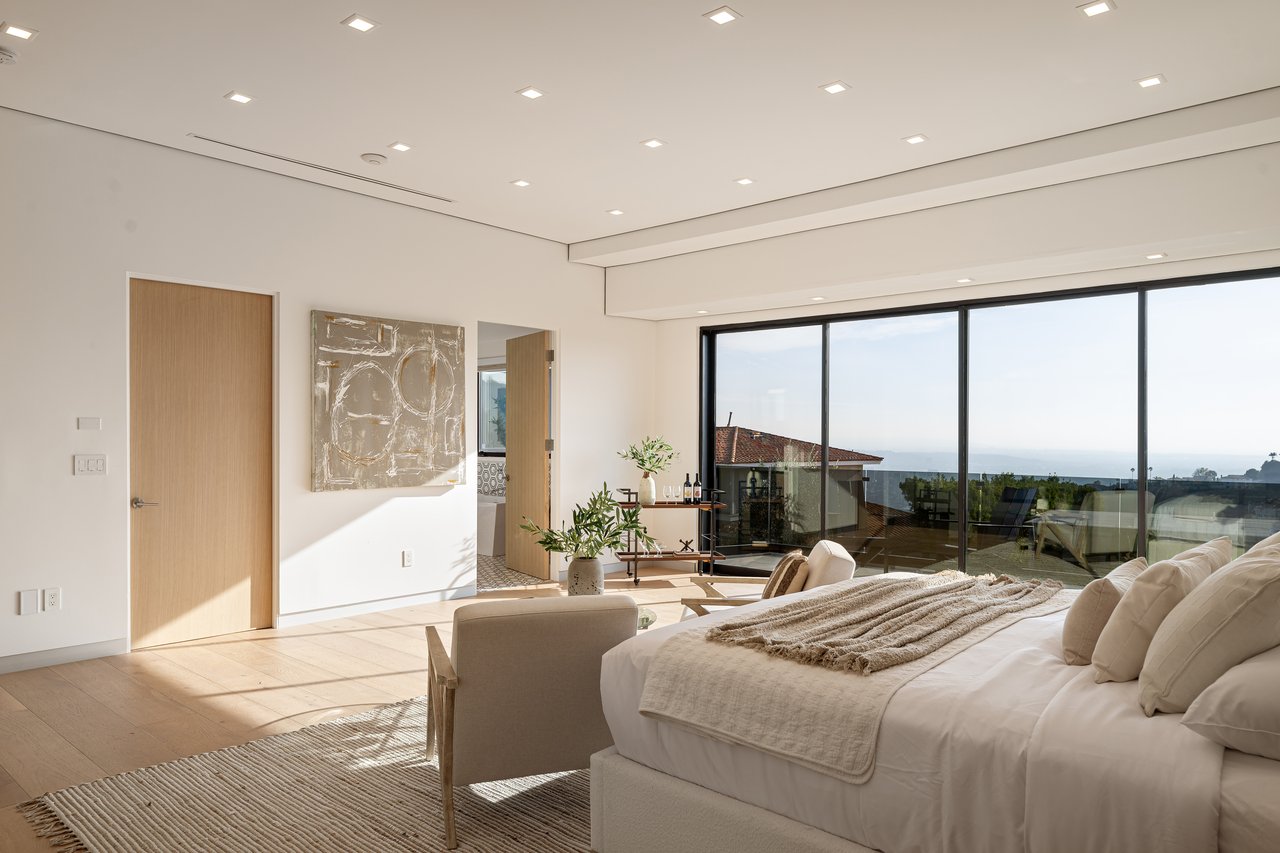 7911 Oceanus Dr, Hollywood HIlls