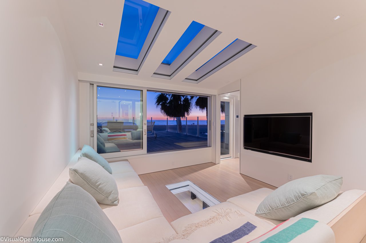 1267 Palisades Beach Road