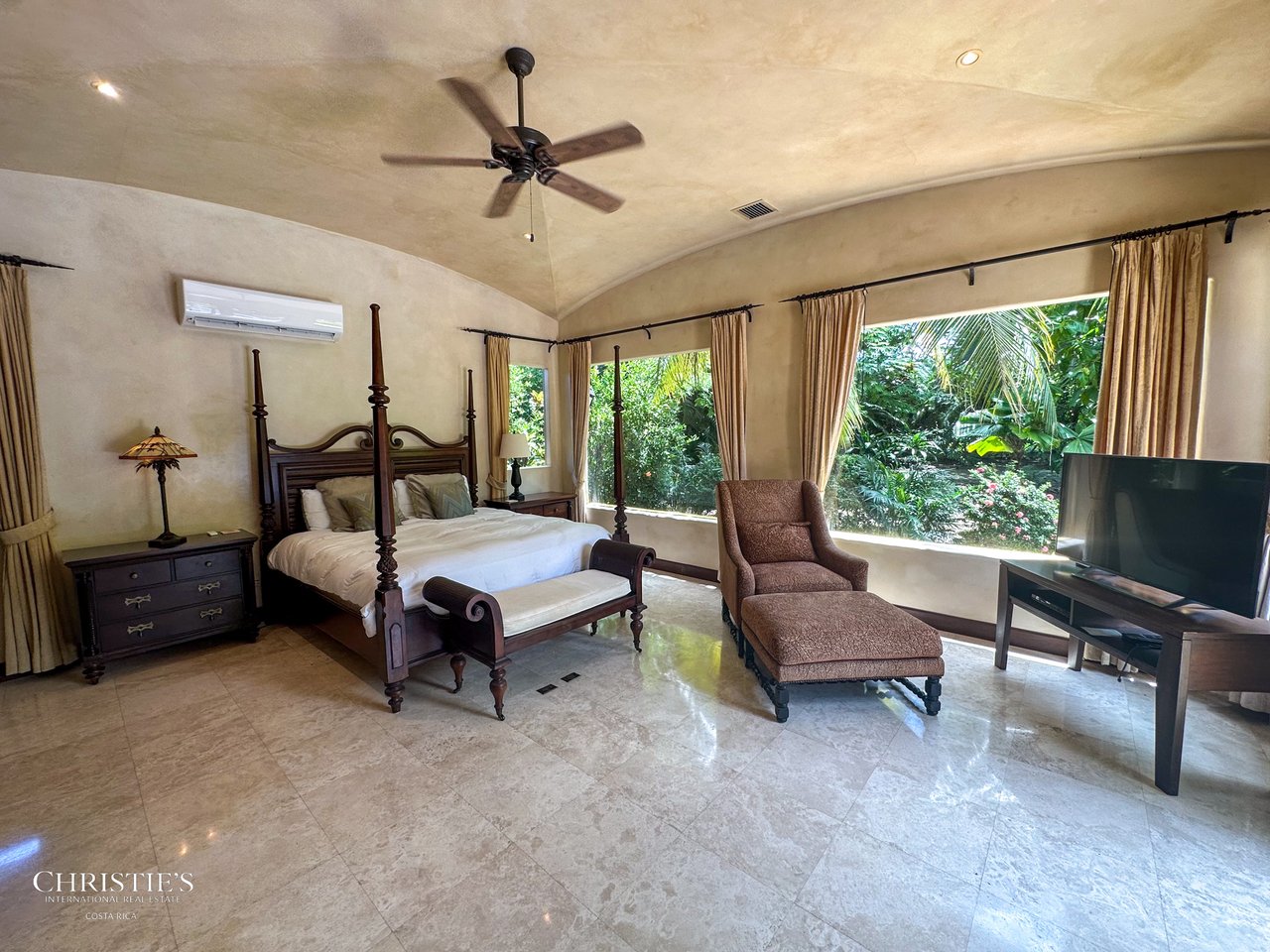 Golf-Front Tuscan-Style Estate – Villa Tuscana