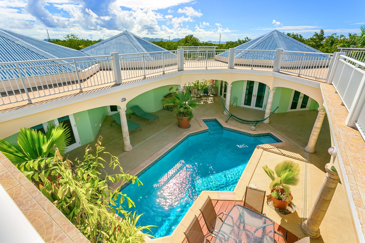 Octagon Villa West End