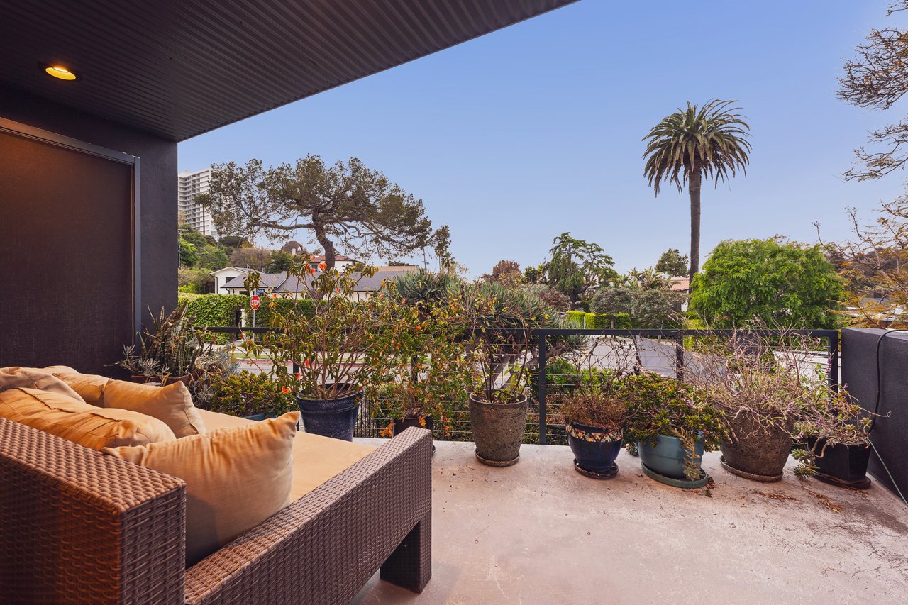 295 Mabery Rd, Santa Monica