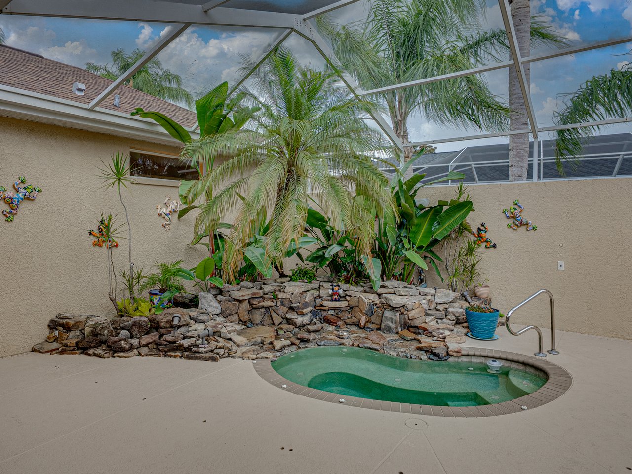 12413 WOODLANDS CIR