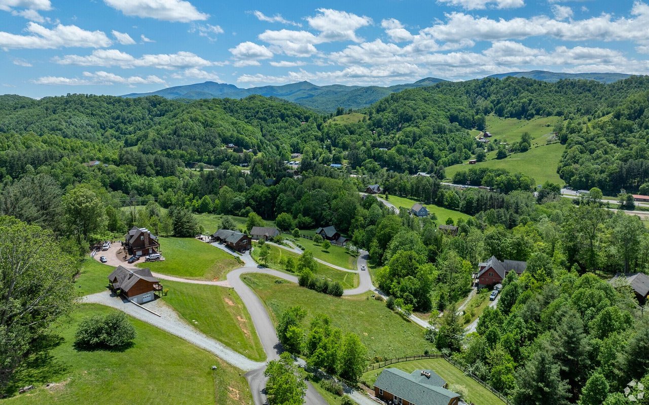 Sugar Grove | Vilas
