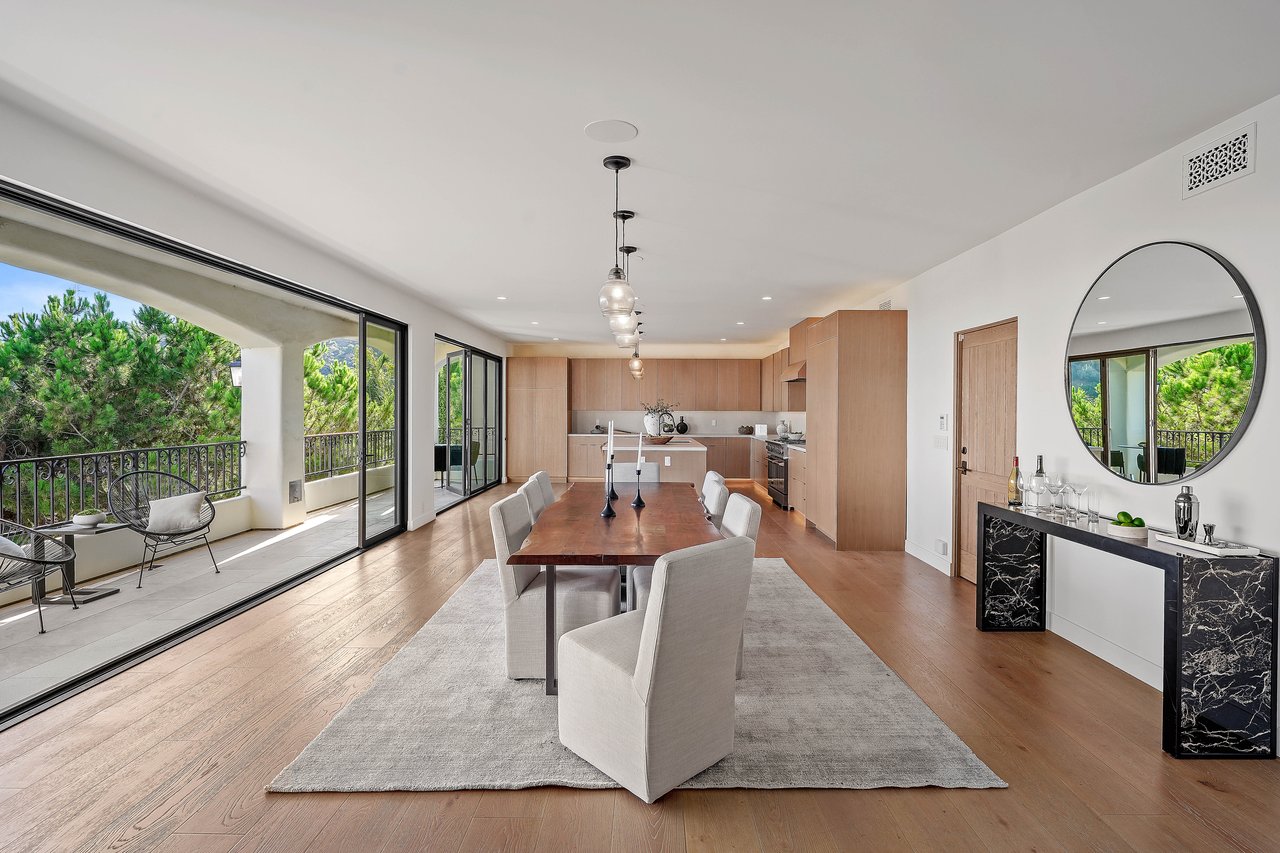 7212 Mulholland Dr, Hollywood Hills