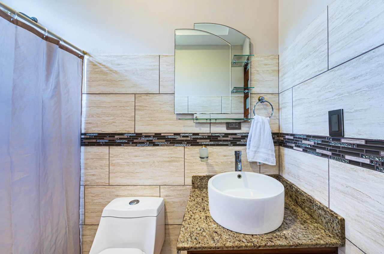 EXCEPTIONAL 5-BEDROOM RESIDENCE– PRIME LOCATION & VERSATILE LAYOUT