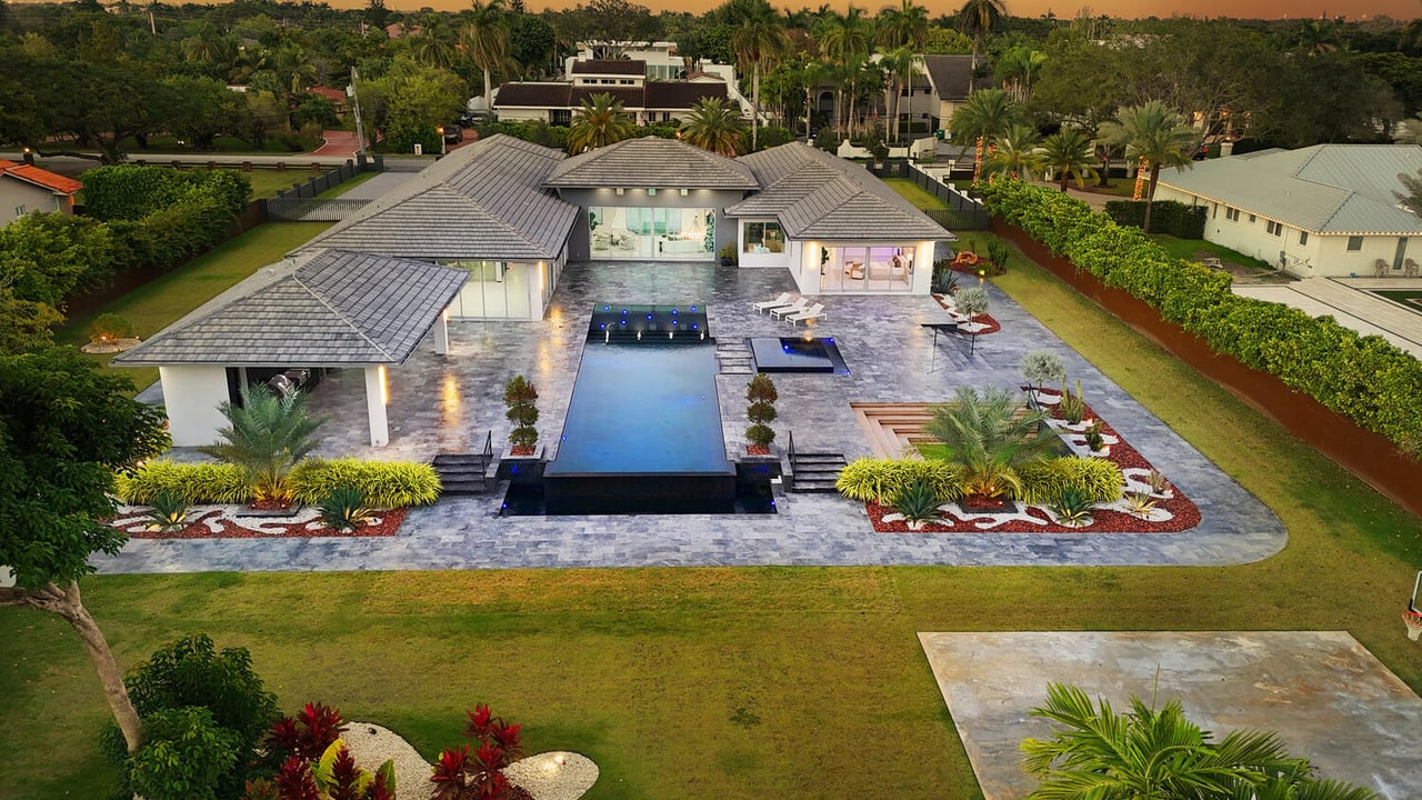 Your Private Resort - Everyday Of The Week