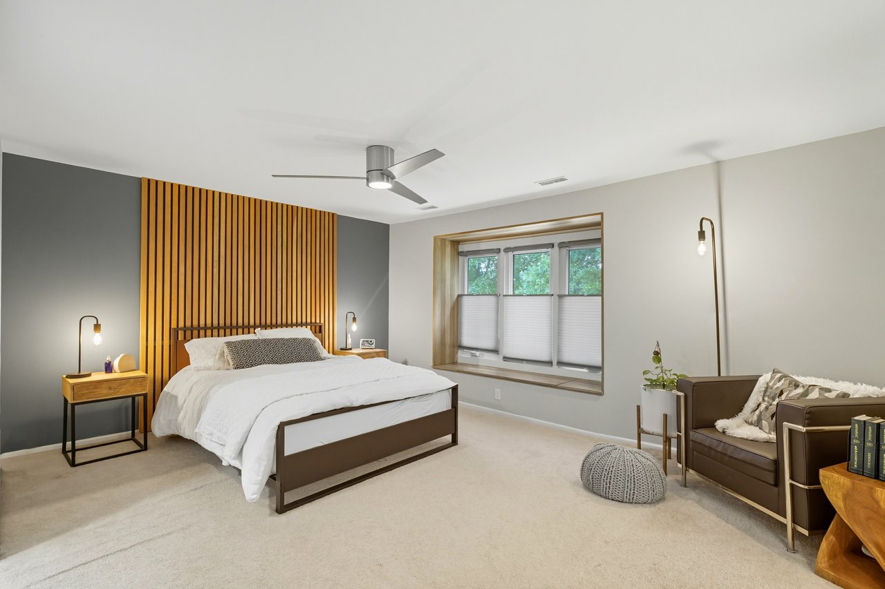 Turnkey 2 Bed Townhome plus Den & Designer Finishes 