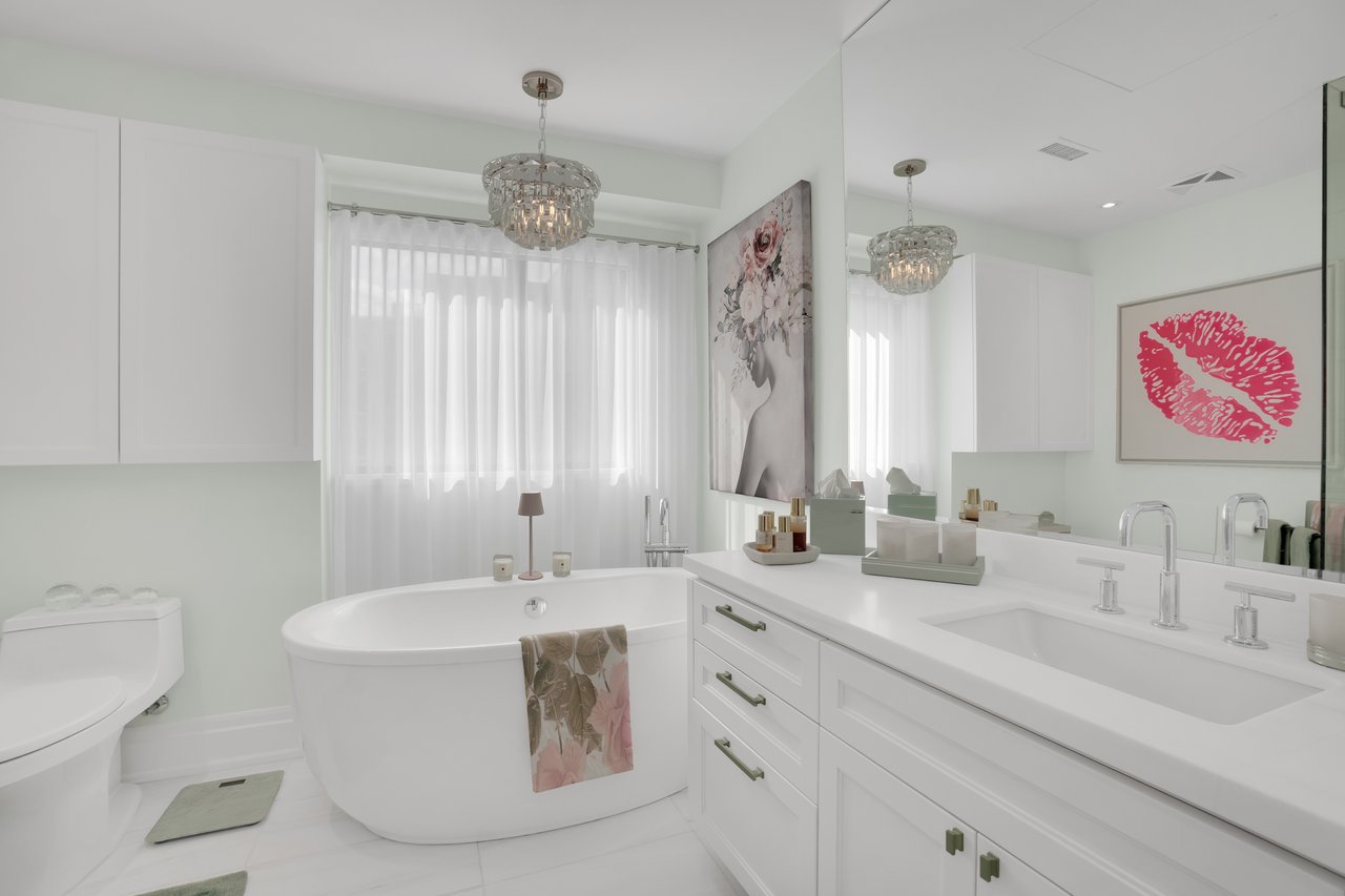 4 The Kingsway #404, Toronto Ontario