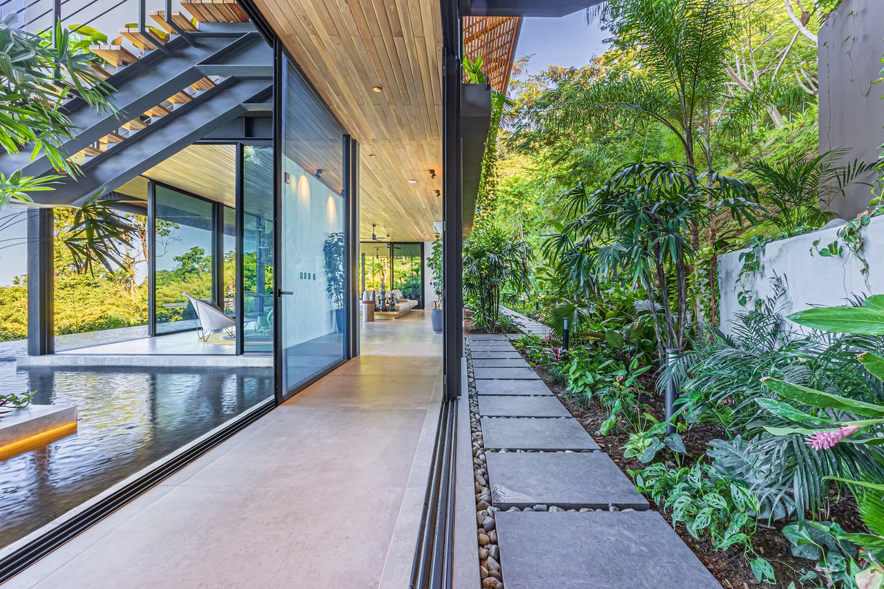 Cascada de Luz - A Magnificent Luxury Home Above the Surf Waves