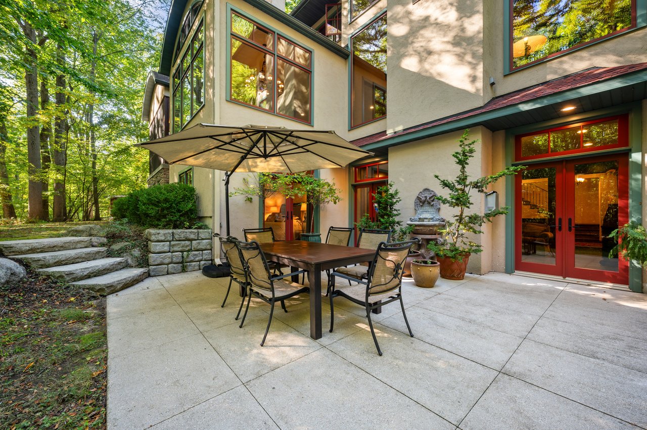 Wooded Coastal Retreat