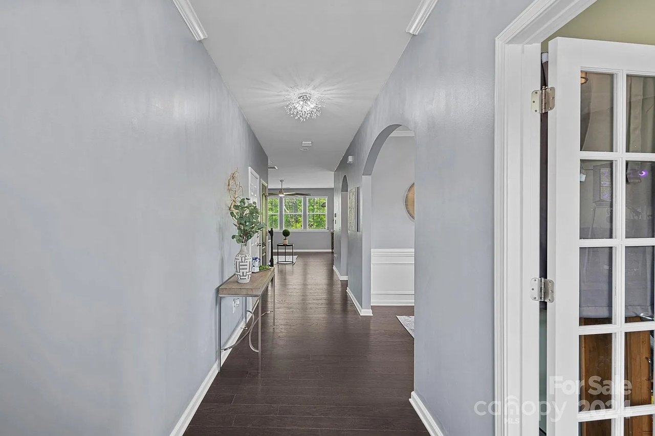 916 Pecan Tree Ln