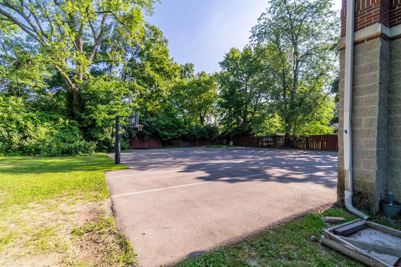 Ball State Greek House Goes to Public Auction