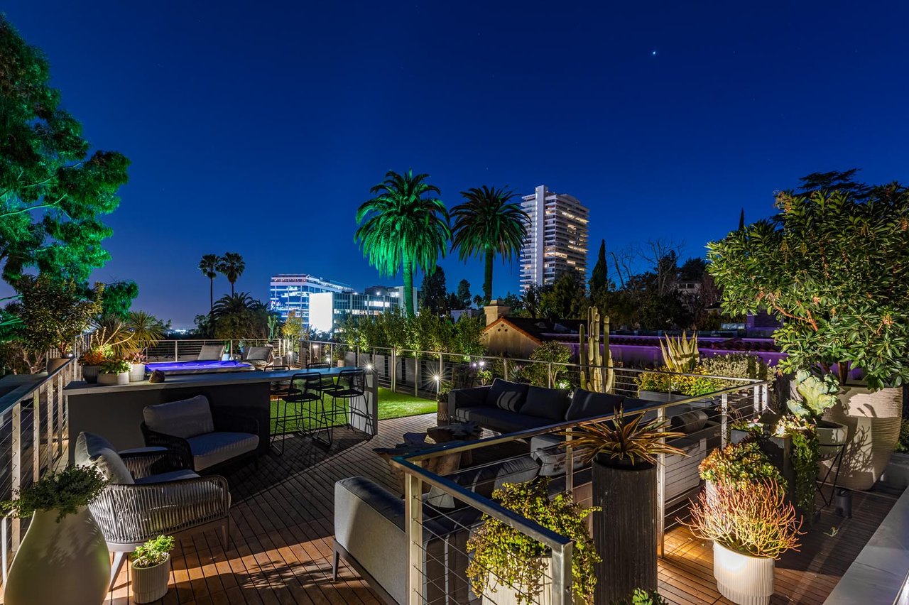 1172 N Doheny