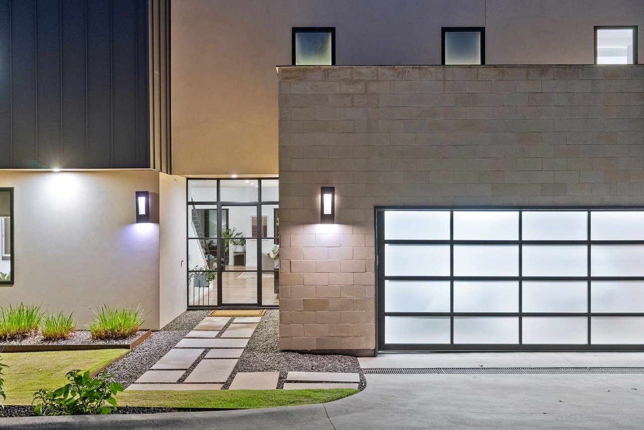 West Lake Hills Modern Sanctuary