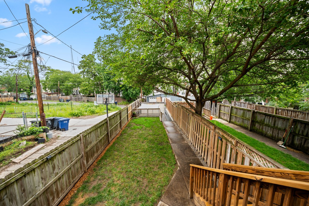 613 Longfellow St NW