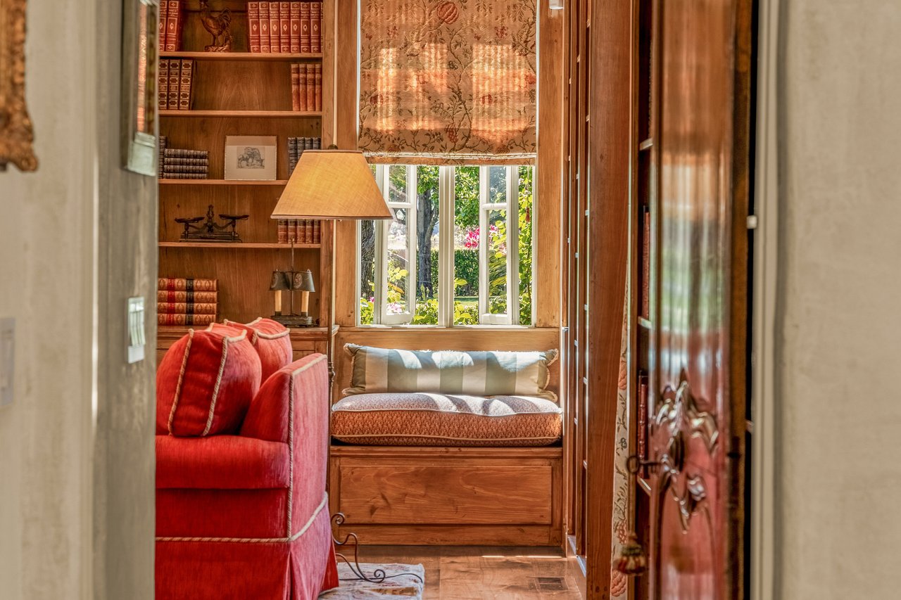 Mills Lane, St. Helena