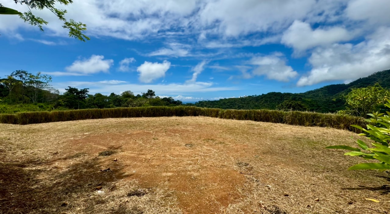 Spring and Waterfall!  3,2 Acres lot in Uvita Mountains 