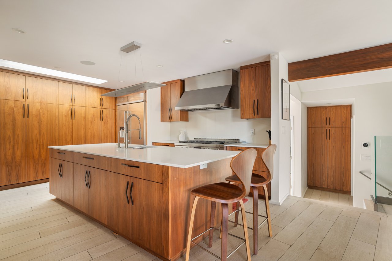 279 Mabery Rd, Santa Monica