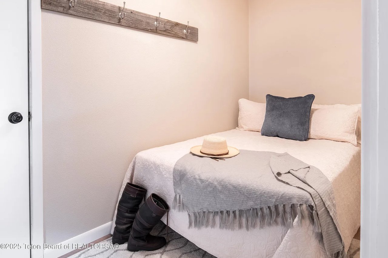 330 E Sagebrush Dr #12-5