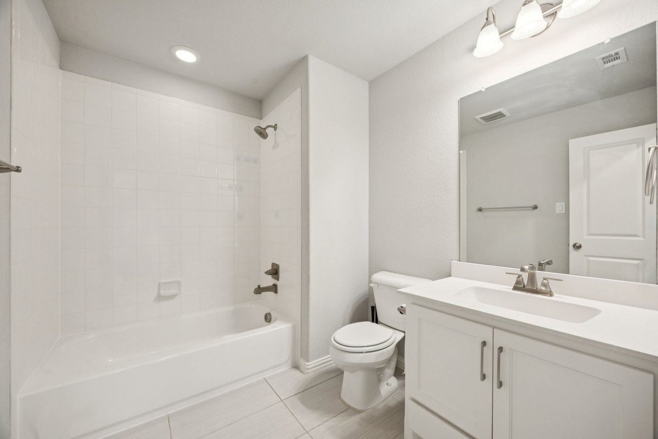 1001 Grassy Shore Ln