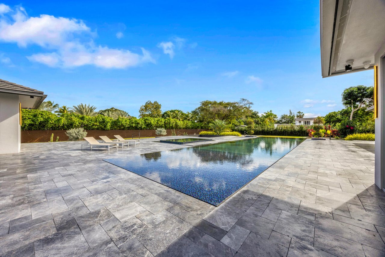 Your Private Resort - Everyday Of The Week