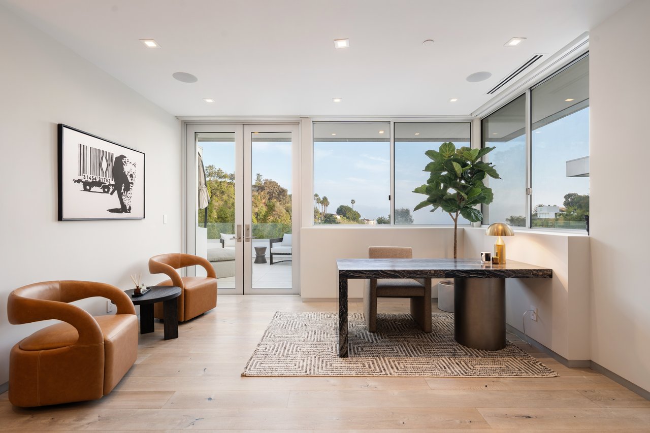 9311 Readcrest Dr, Beverly Hills