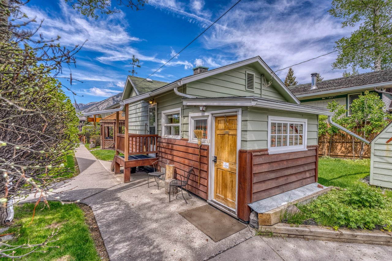 Beaver Street Cabins Banff | B&B Inn