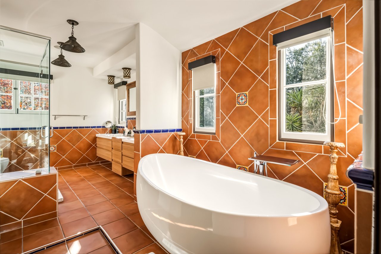 1135 Sunset Vale Ave, West Hollywood