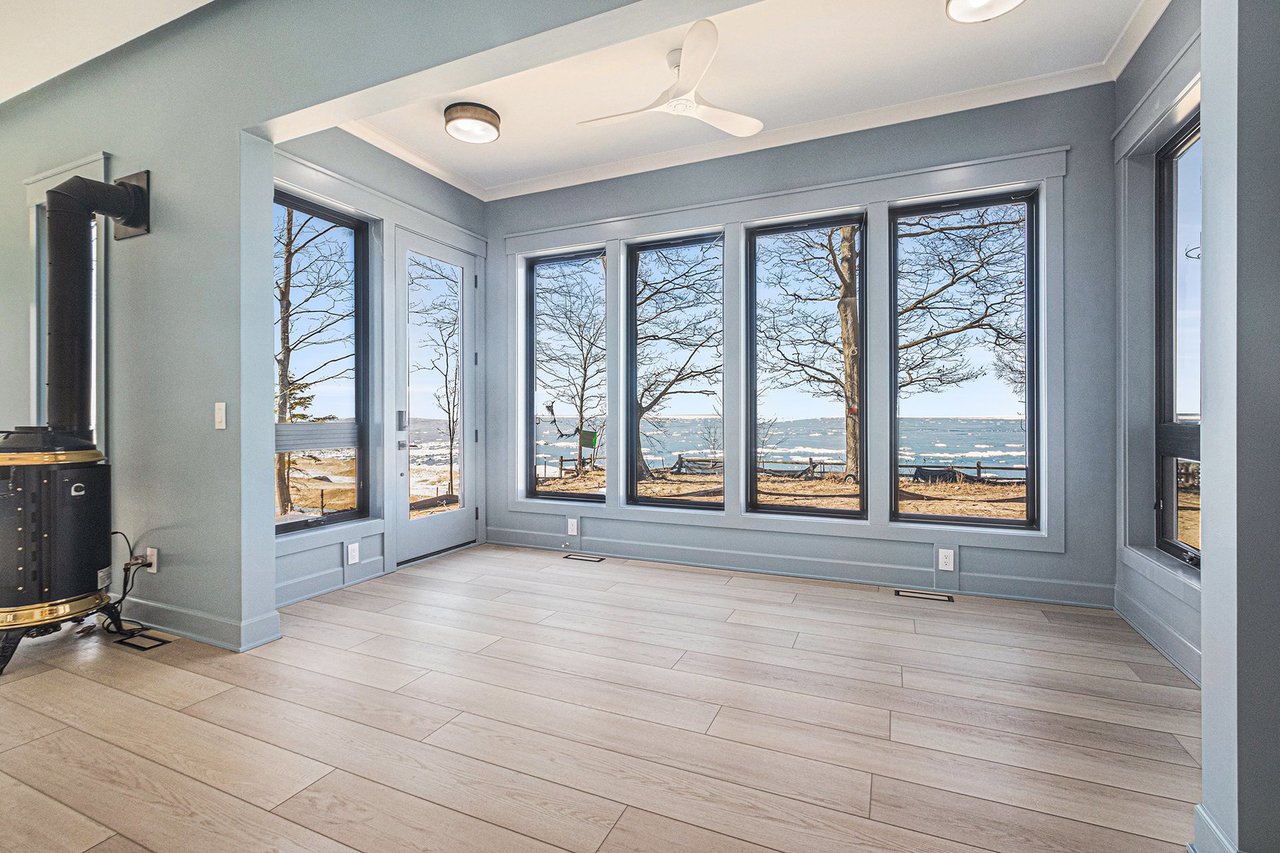 2578 2576, 2572 Lakeshore Drive