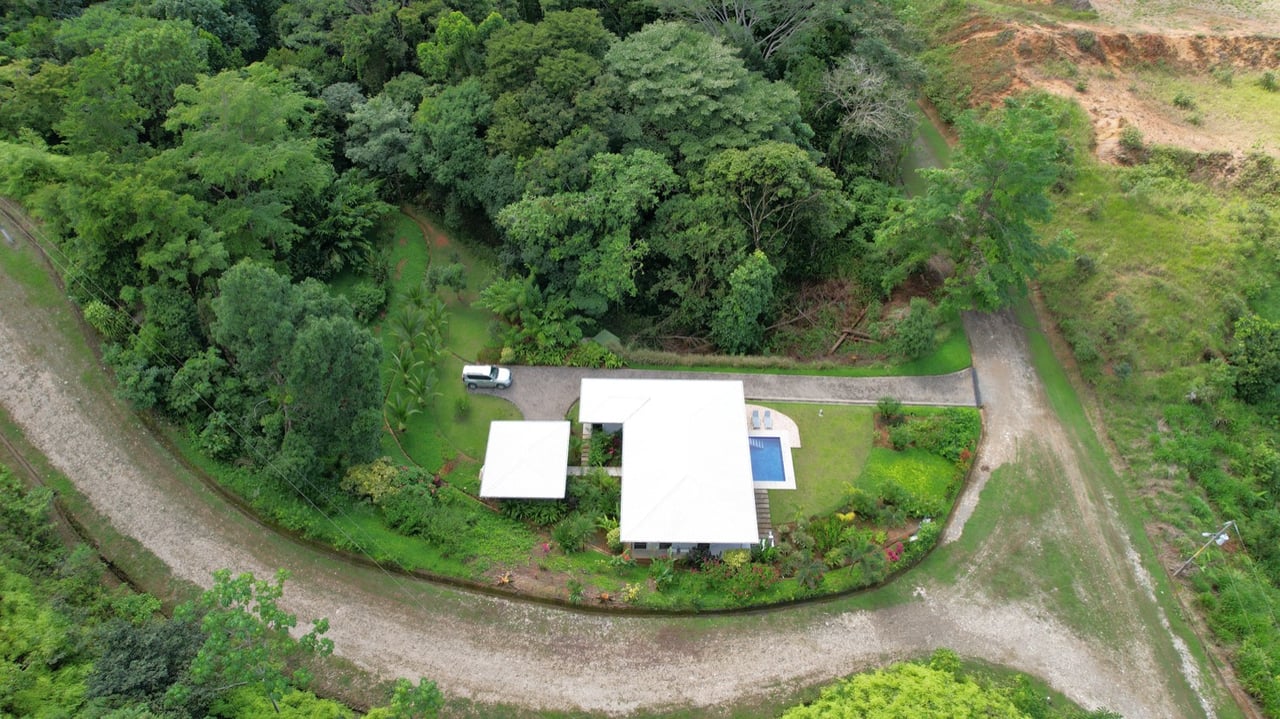 Tropical Turnkey Retreat in Gated Community