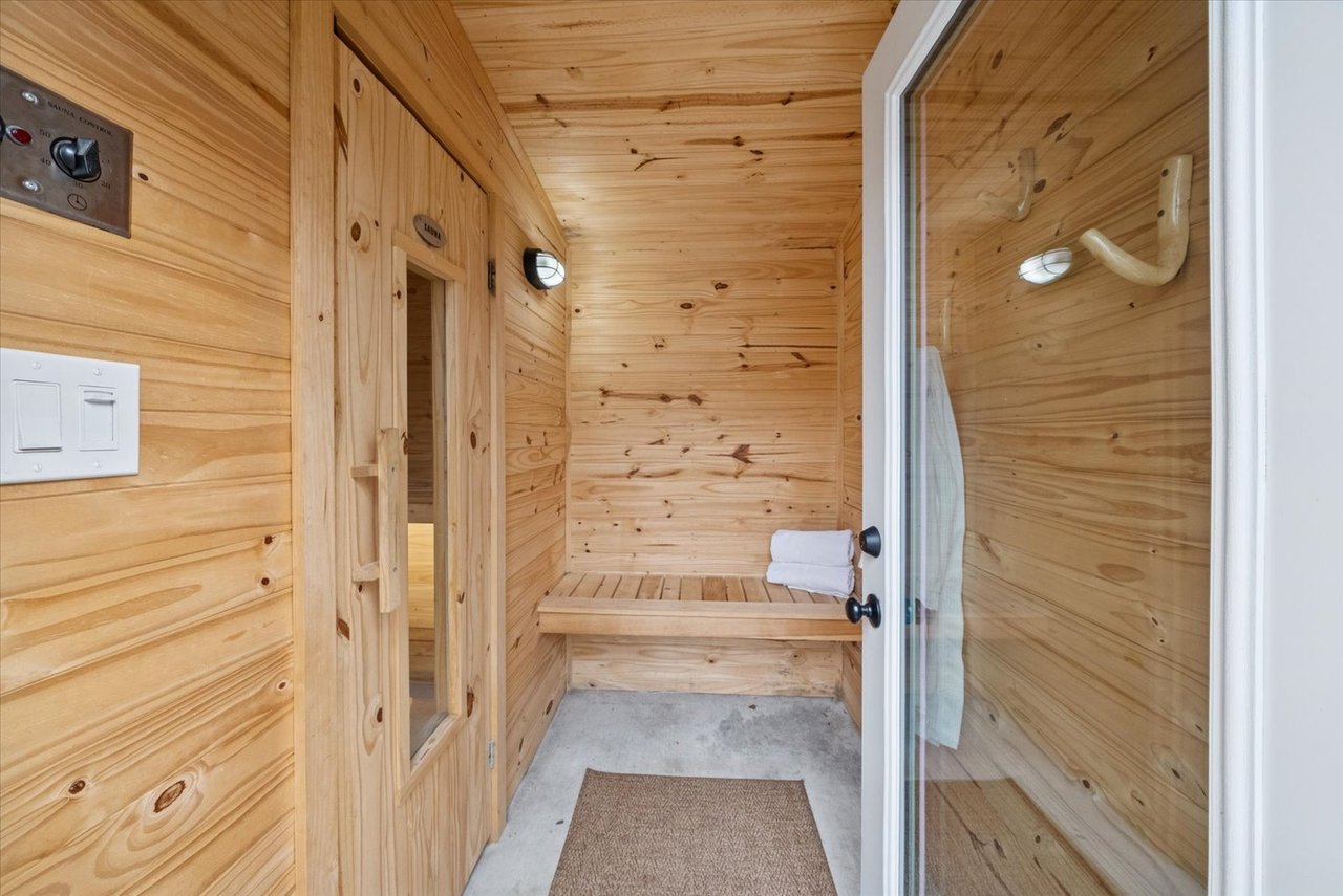 77 Fred Silvester rd