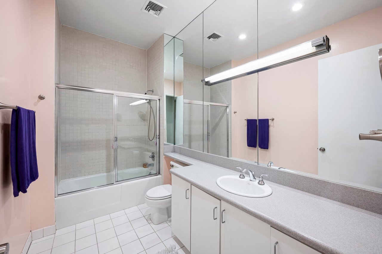 247 West 12th Street Unit: 1D